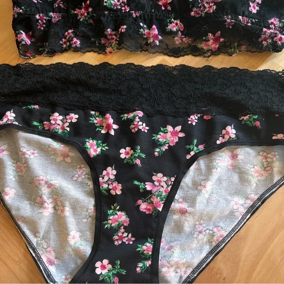 Victoria’s Secret SET bra and panty NWOT - Picture 4 of 5